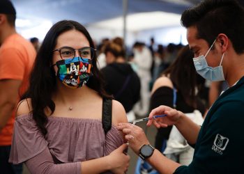 Inicia hoy aplicación de refuerzo contra COVID-19 para jóvenes de 18 a 29 años