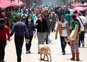 Con base en los datos de la secretaria de salud, podemos apreciar que la curva epidemiológica va en descenso: Erdely