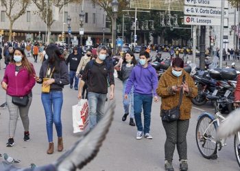 Disminuyen los casos y muertes por COVID a nivel mundial, asegura la OMS
