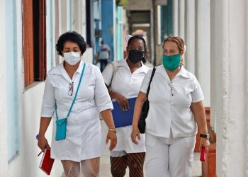 Cuba registra su cifra más baja de casos diarios de COVID en un mes
