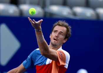 Medvedev derrota a Pablo Andújar y se mete a cuartos en Abierto de Acapulco