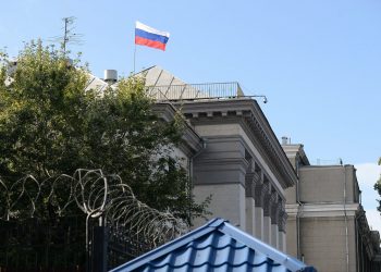 Rusia anuncia la evacuación de su personal diplomático de Ucrania