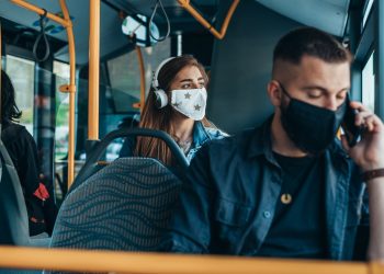 Washington pone fin a orden sobre el uso de mascarilla en interiores