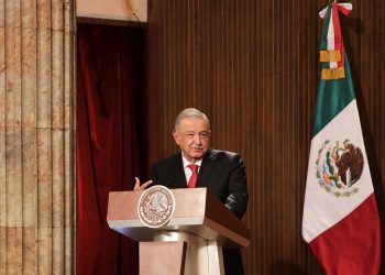 López Obrador afirma que sus reformas están en línea con Constitución de 1917