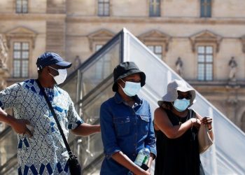 Continúan disminuyendo los contagios y hospitalizaciones en Francia