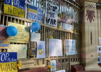 Ucranianos se manifiestan en embajada rusa