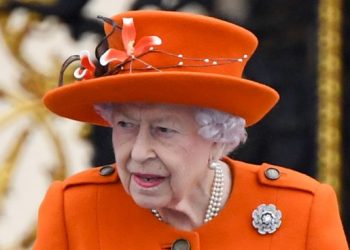 La reina Isabel II da positivo a COVID 19