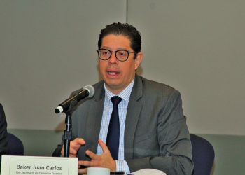 Consecuencias económicas y comerciales pueden ser bastante largas y serias: Baker