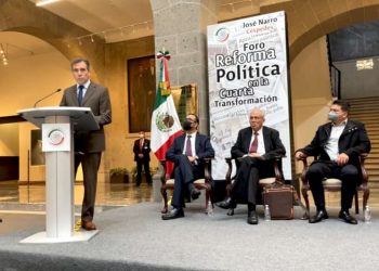 Arrancan foros en el Senado para Reforma Política, Lorenzo Córdova defiende autonomía del INE ante duros de Morena