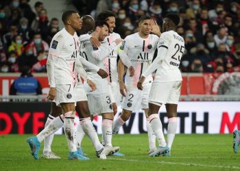 Lionel Messi anota en la goleada del PSG al Lille por 5-1