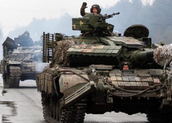 Rusia ataca a Ucrania con misiles aéreos y navales