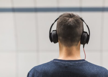 Identifican un conjunto de neuronas que responde al canto y no a otra música