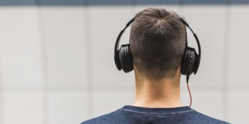 Identifican un conjunto de neuronas que responde al canto y no a otra música