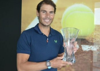 Rafa Nadal recibe el quinto trofeo ATP Stefan Edberg a la deportividad