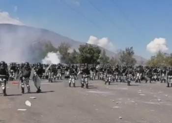 Se enfrentan normalistas y Guardia Nacional en Autopista del Sol