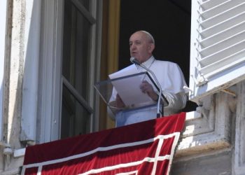 Papa Francisco pide abrir corredores humanitarios para acoger a ucranianos