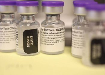 Vacuna contra COVID de Pfizer para menores de 5 años podría estar disponible en febrero