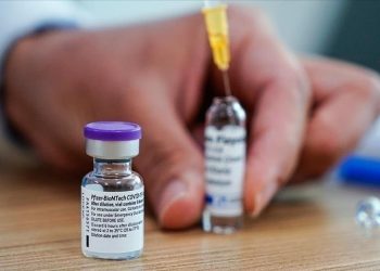 Vacuna anticovid de Pfizer no es peligrosa, asegura la FDA