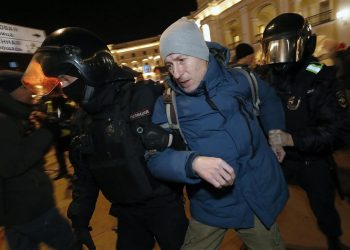 Más de 5,000 detenidos en Rusia en protestas contra la guerra