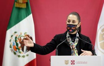 Sheinbaum rechaza actos de discriminación a mujer de origen otomí