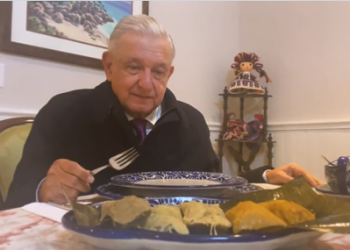 López Obrador celebra la tradición del Día de la Candelaria con tamales de chipilín