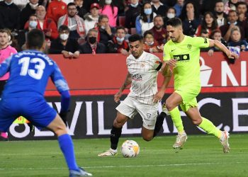 Tecatito Corona, novedad en convocatoria del Sevilla