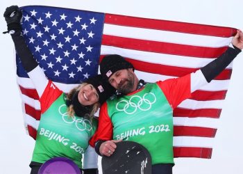 Estados Unidos se lleva el oro en snowboard cross por equipos mixtos