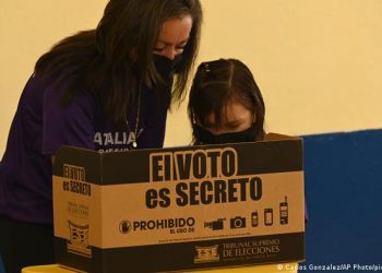 Elecciones presidenciales en Costa Rica a segunda vuelta ante reñida primera ronda