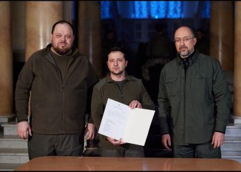 Ucrania firma solicitud para su adhesión a la Unión Europea
