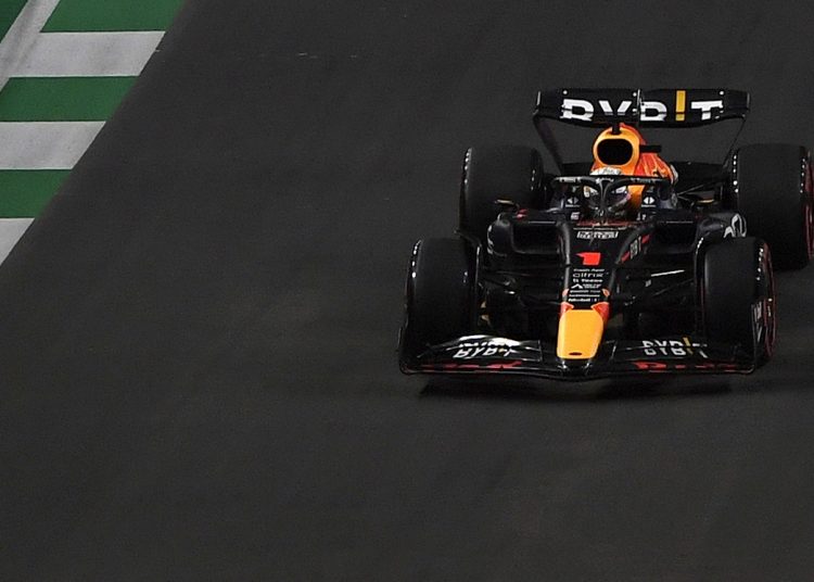 Jeddah (Saudi Arabia), 26/03/2022.- Dutch Formula One driver Max Verstappen of Red Bull Racing in action during the qualifying session of the Formula One Grand Prix of Saudi Arabia on the Corniche Circuit in Jeddah, Saudi Arabia, 26 March 2022. (Fórmula Uno, Arabia Saudita) EFE/EPA/STR