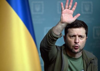 “No nos rendiremos”, dice Zelenski ante el Parlamento británico