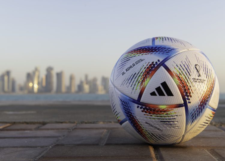 Doha (Qatar), 30/03/2022.- A handout photo made available by FIFA on 30 March 2022 shows Al Rihla, the Official Match Ball for the FIFA World Cup Qatar 2022. Al Rihla means 'the journey' in Arabic and is inspired by the culture, architecture, iconic boats and flag of Qatar according to the FIFA press release. (Mundial de Fútbol, Catar) EFE/EPA/MOHAMED ALI ABDELWAHID / FIFA HANDOUT HANDOUT EDITORIAL USE ONLY/NO SALES