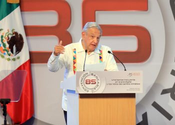 López Obrador y banca presumen estabilidad en convención 
