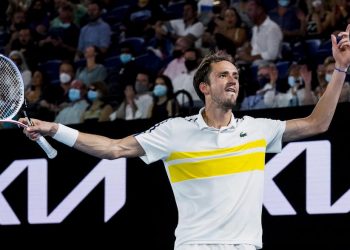 Medvedev tumba a Murray y se cita con el español Martínez en Miami