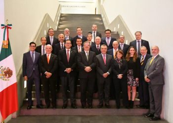 Ebrard e integrantes del CCE sostienen reunión