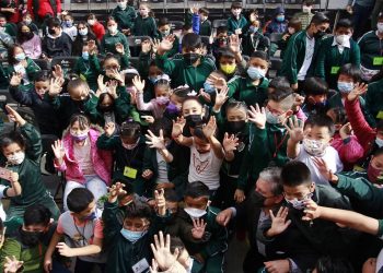 Sheinbaum reprocha que algunas escuelas no han retomado la presencia diaria de alumnos y profesores