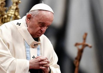 El papa, ausente en la misa del Miércoles de Ceniza, pide la paz en Ucrania