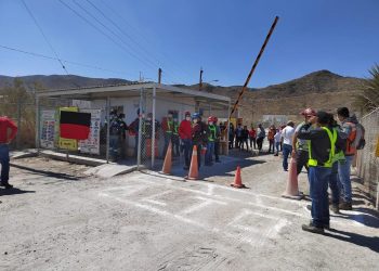 Estalla huelga en la mina La Platosa en Bermejillo, Durango
