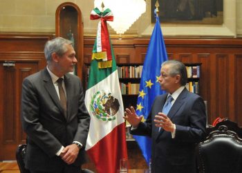 El Ministro Presidente de la SCJN reciben en visita de cortesía al Embajador de la Unión Europea