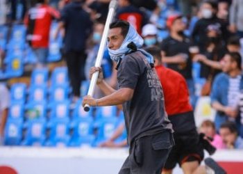 Fiscalía de Querétaro identifica a 26 agresores y realiza cateos por violencia en el Estadio Corregidora