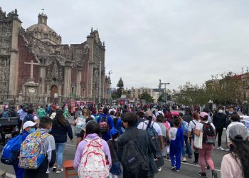 Alumnos y profesores de escuela Cristóbal Colon son trasladados al Museo Archivo de la Fotografía