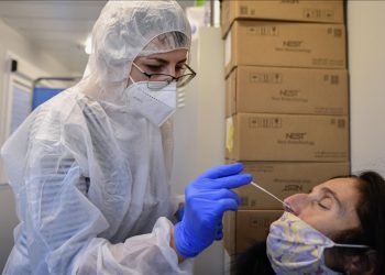 Contagios y muertes por COVID 19 disminuyen en América
