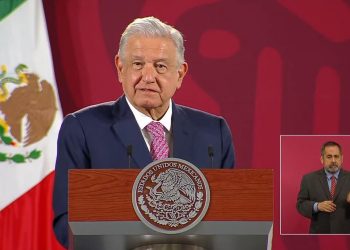 López Obrador defenderá reforma eléctrica ante Kerry y empresarios