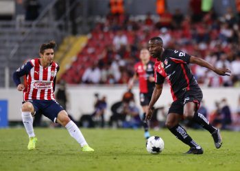 En el último minuto, Atlas le roba el triunfo a Chivas en el clásico tapatío 1-1