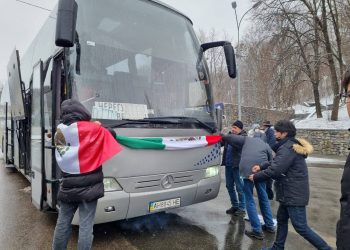 Autobús con mexicanos viaja de Ucrania a Rumanía: Ebrard