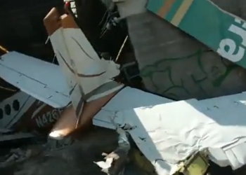 Cae avioneta sobre establecimiento comercial en Temixco, Morelos
