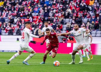Bayern y Leverkusen empatan y el Eintracht golea al Hertha