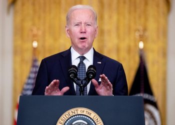 Biden dice que su referencia a la salida de Putin del poder fue por “indignación moral”