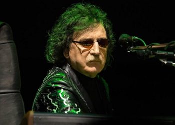 Charly García continúa internado, pero sanando