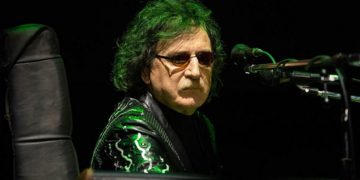 Charly García continúa internado, pero sanando
